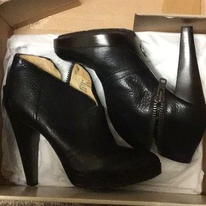 FRYE 6M booties